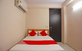 Hotel O Lal Residency